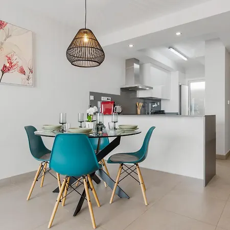 Vivi Homes - Sultana Gym, Pool, Terrace & Sea View Daire